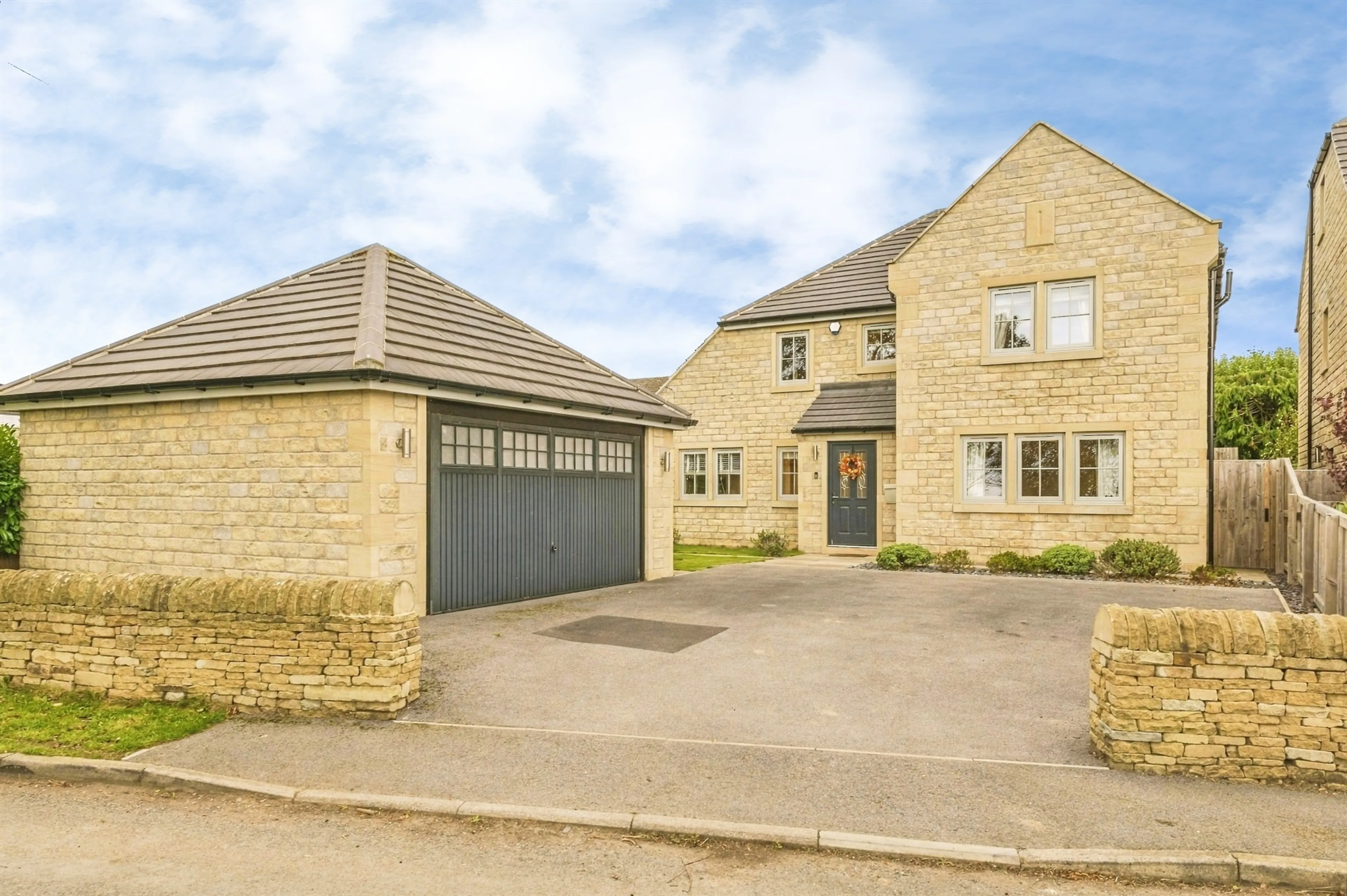 Property at South Lane, Netherton, WAKEFIELD