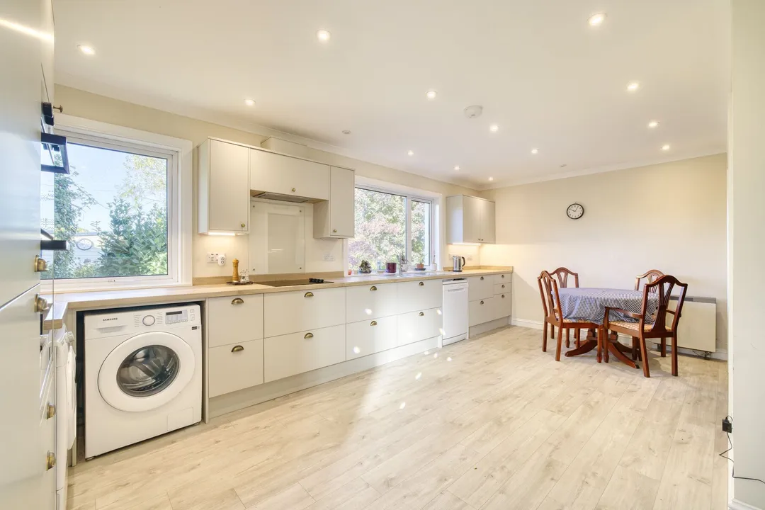 https://mr0.homeflow-assets.co.uk/files/photo/image/48633/6123/_x_/003A7990_HDR-22.jpg