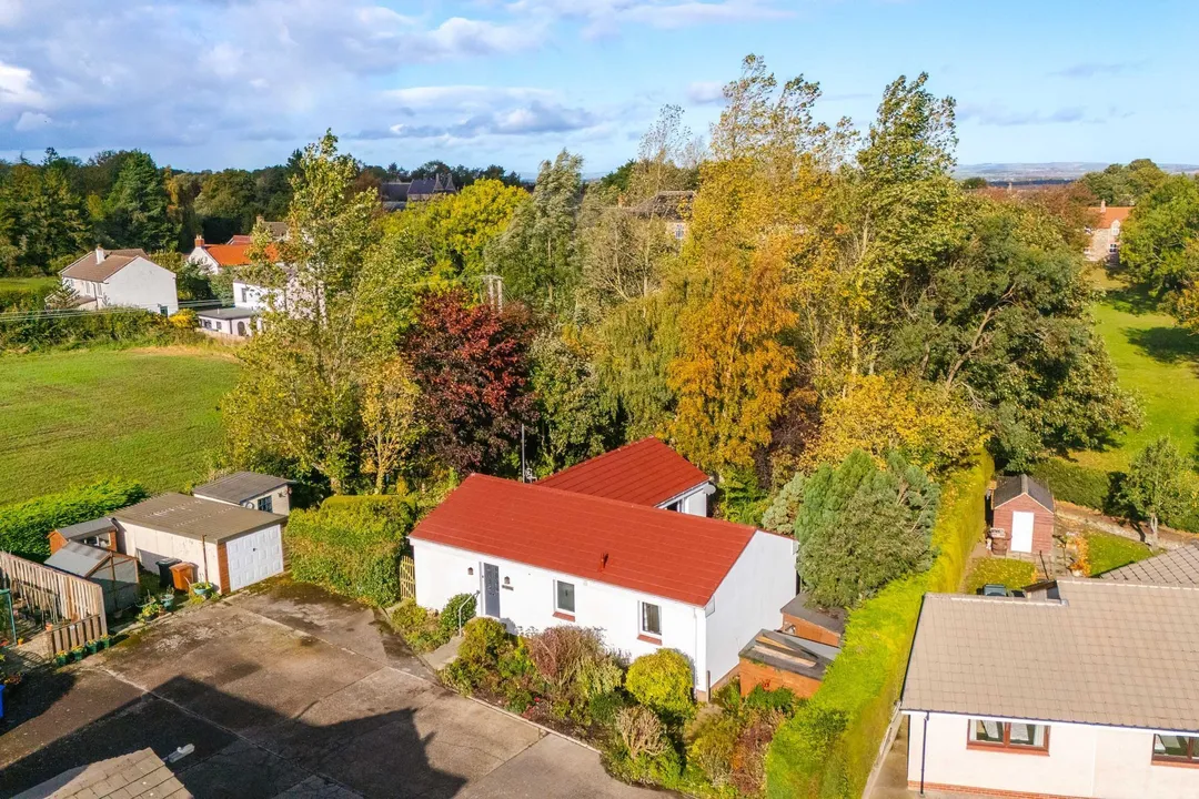https://mr0.homeflow-assets.co.uk/files/photo/image/48633/6131/_x_/DJI_20261013112803_0693_D-85.jpg