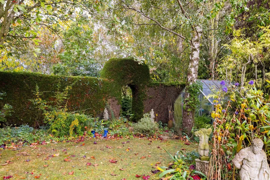 https://mr0.homeflow-assets.co.uk/files/photo/image/48633/6157/_x_/003A8133-47.jpg