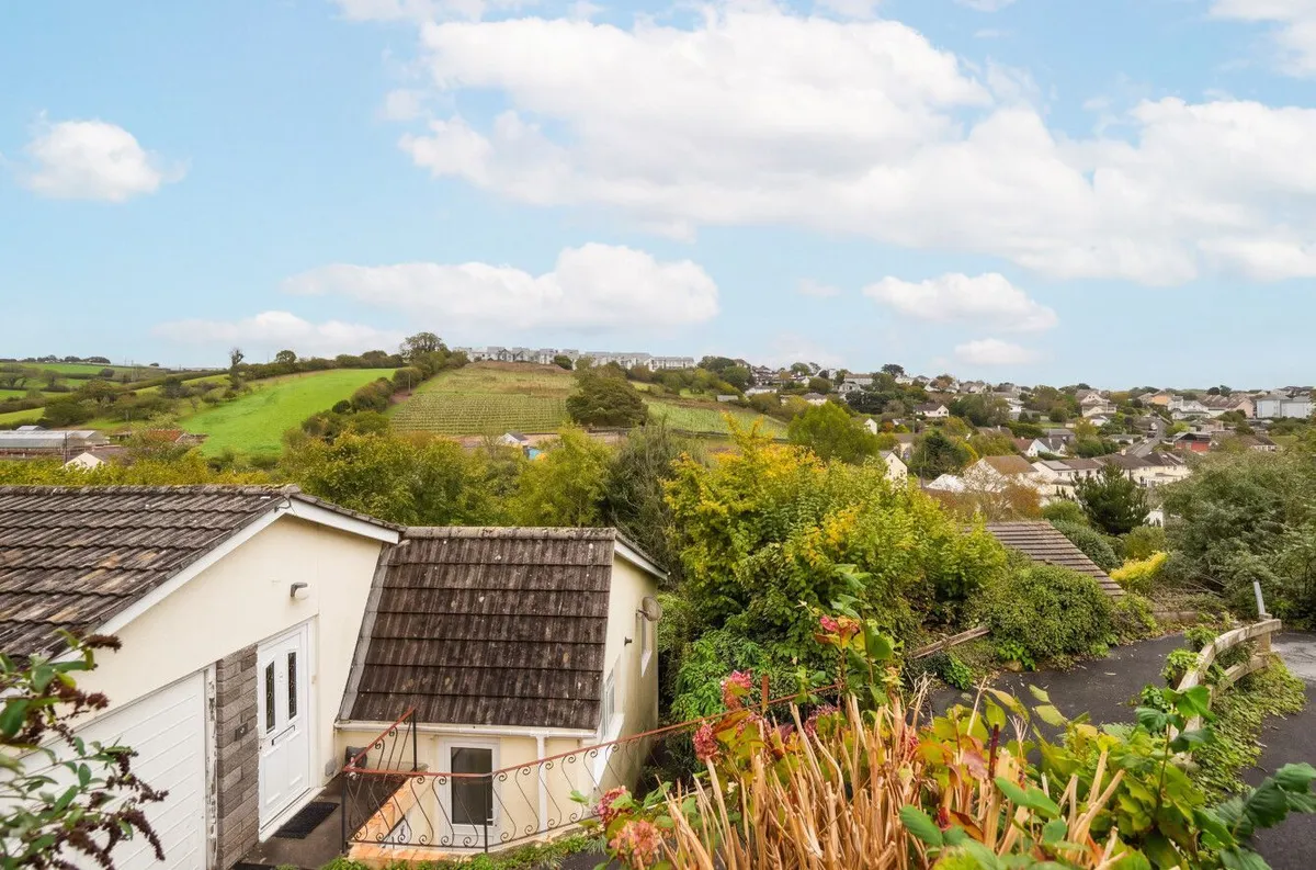 Manor Park, Kingsbridge, TQ7 1BB