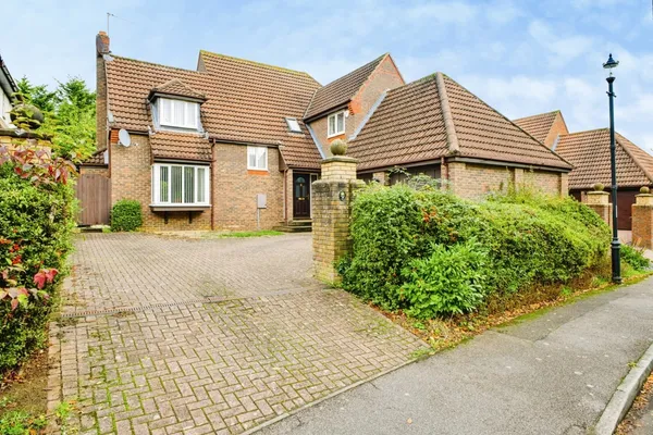 Colonial Drive, Northampton, Northamp...
