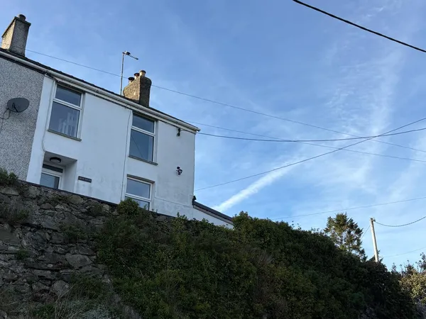 Bron Eryri, Brynrefail