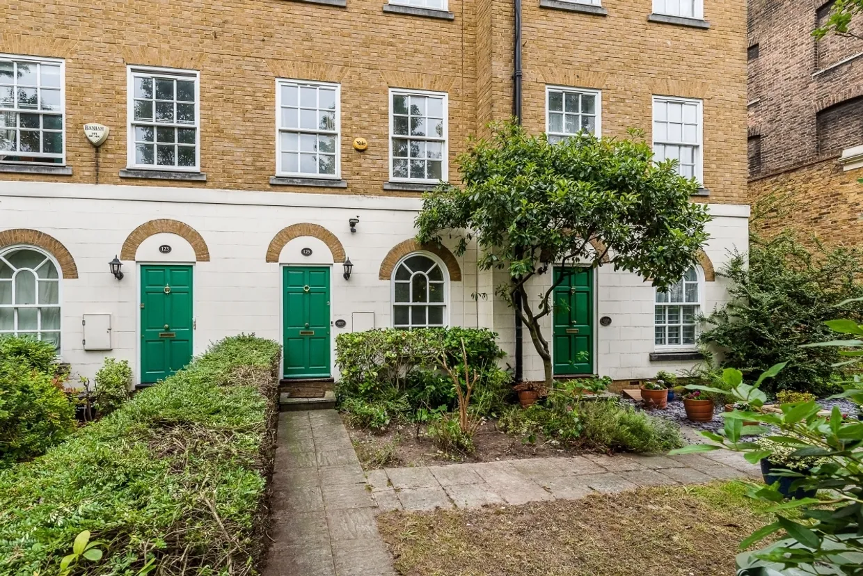 Clapham Road, SW9 photo 1