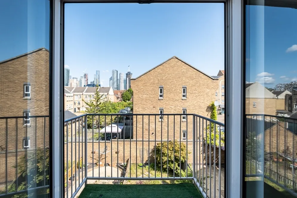 Schooner Close, E14 photo 2