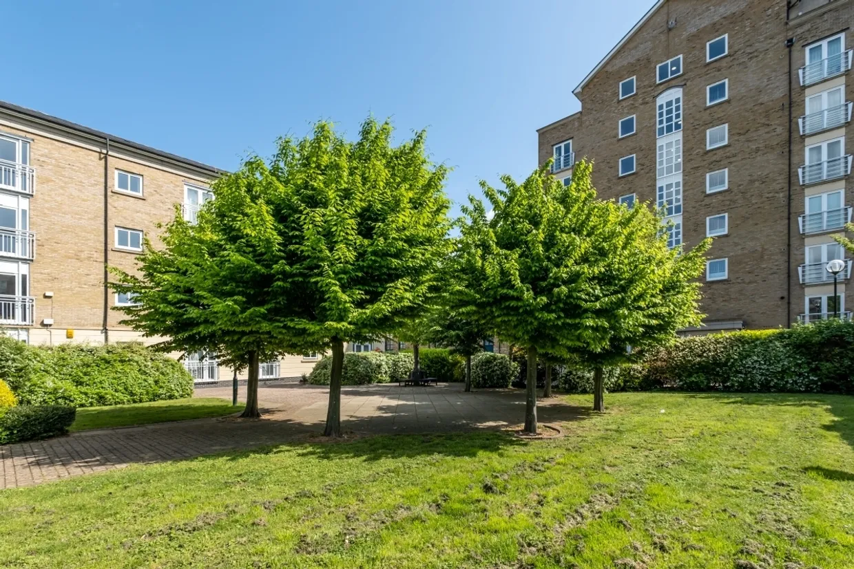 Schooner Close, E14 photo 3