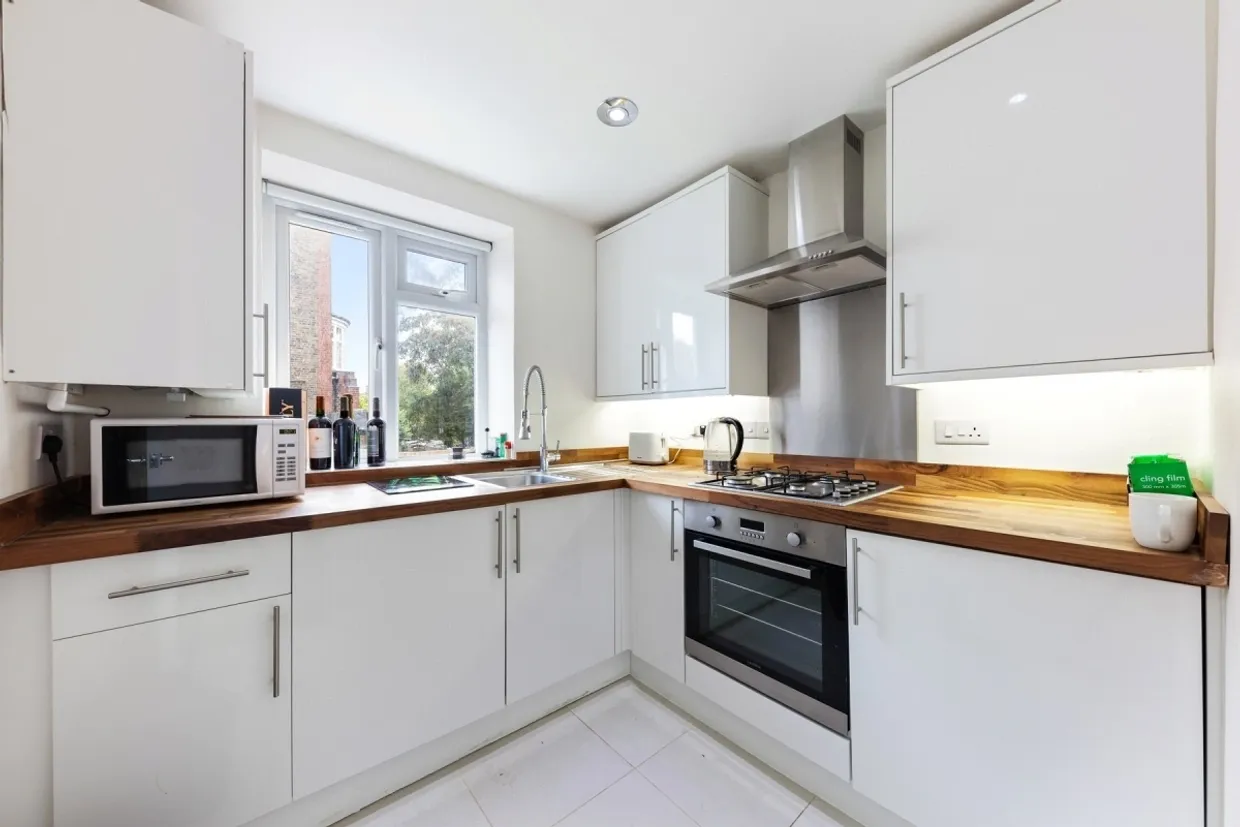 Mapesbury Road London NW2 photo 2