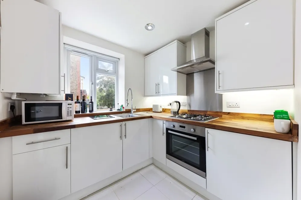 Mapesbury Road London NW2 photo 2
