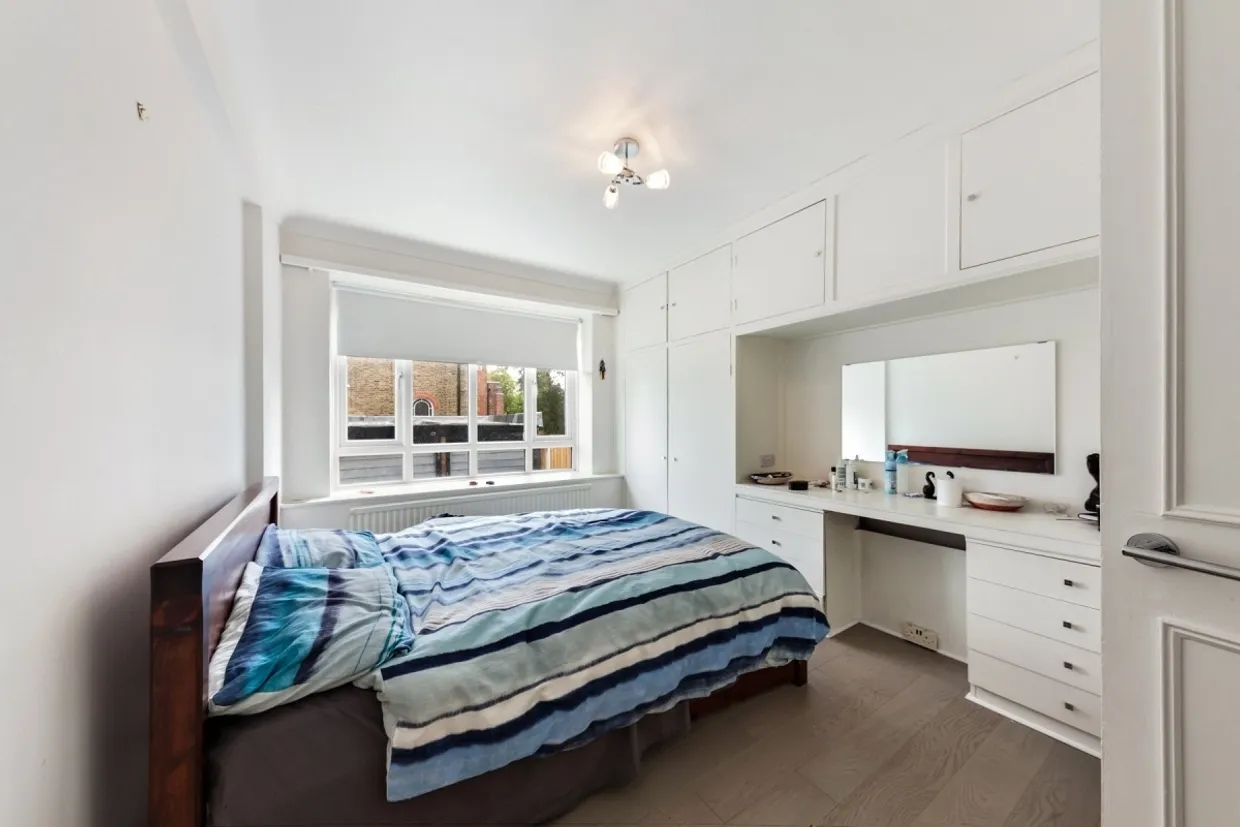 Mapesbury Road London NW2 photo 3