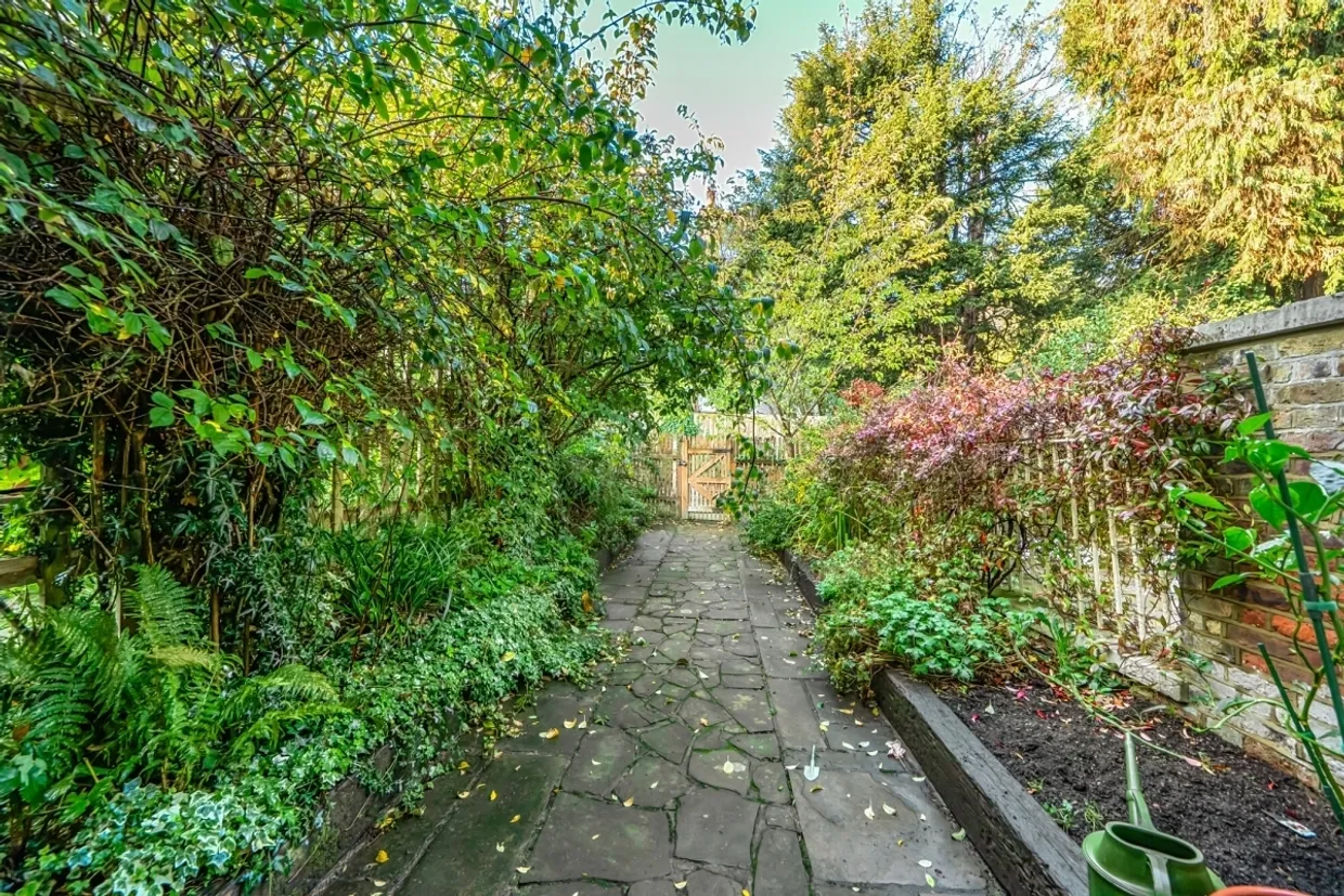 Vale of Health London NW3 photo 12