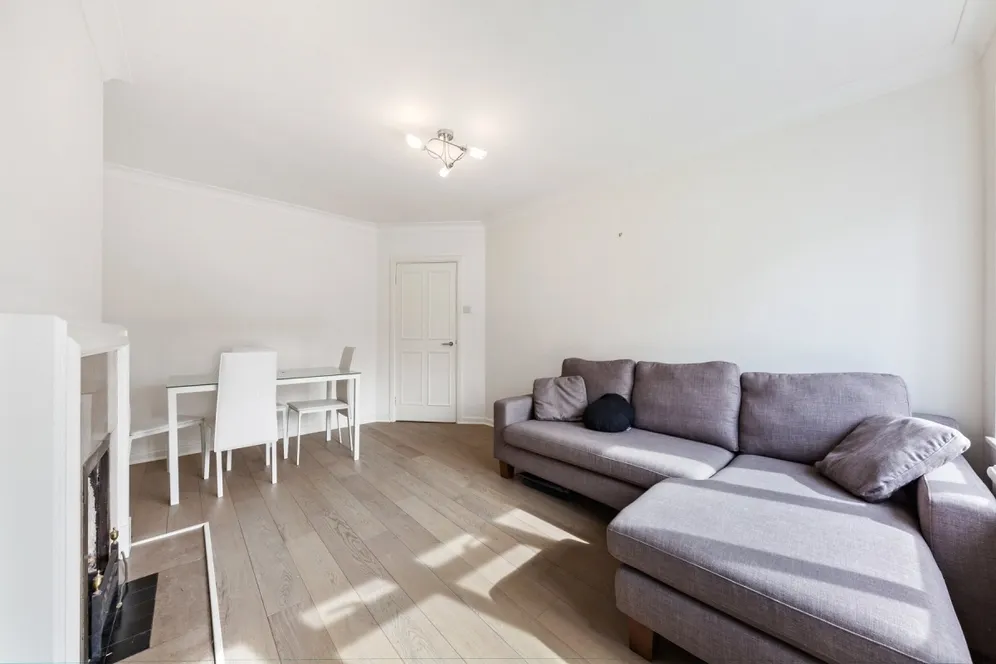 Mapesbury Road London NW2 photo 7