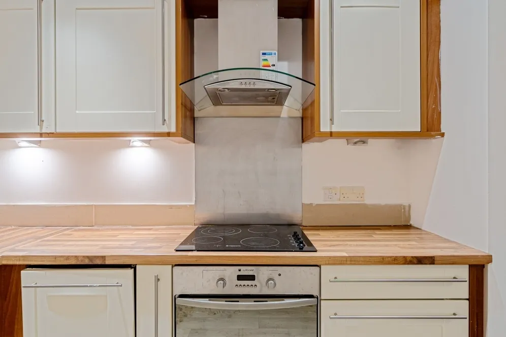 11 Molesey Road Hersham KT12 photo 6