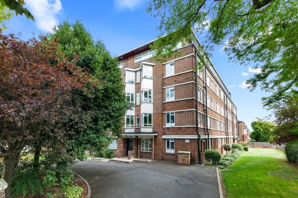 Mapesbury Road London NW2 photo 9
