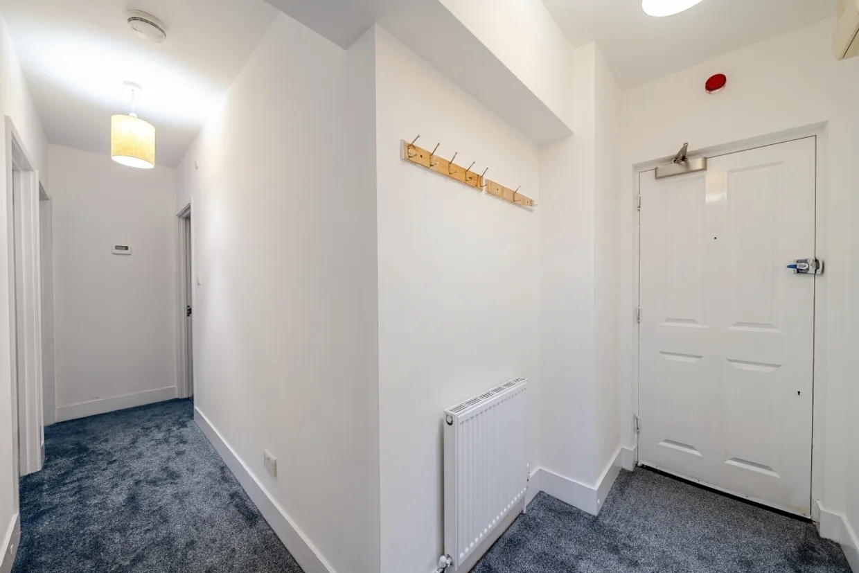 11 Molesey Road Hersham KT12 photo 7