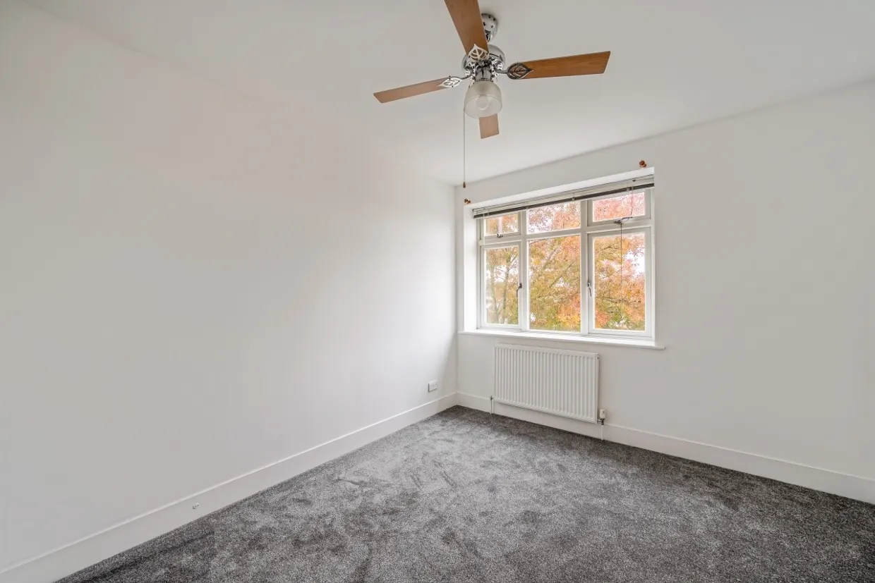 11 Molesey Road Hersham KT12 photo 8