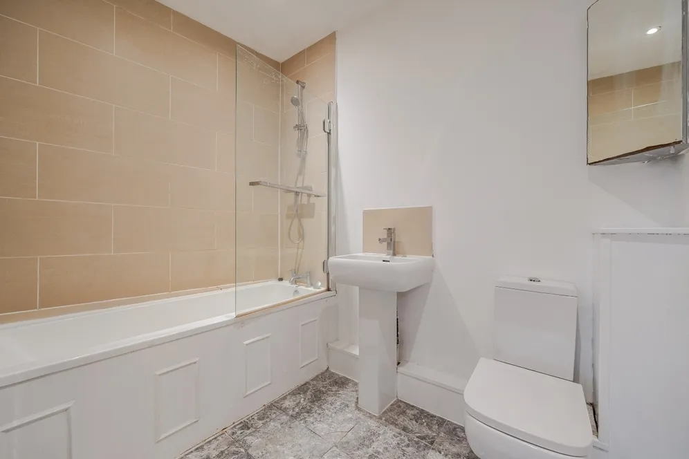 11 Molesey Road Hersham KT12 photo 10