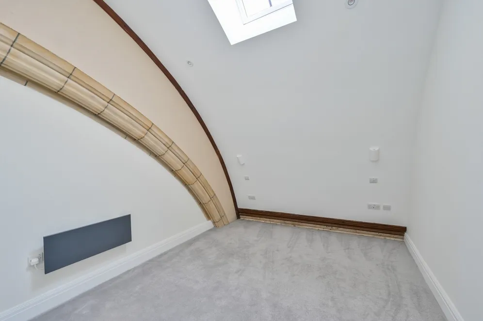 Holden Road London N12 photo 11