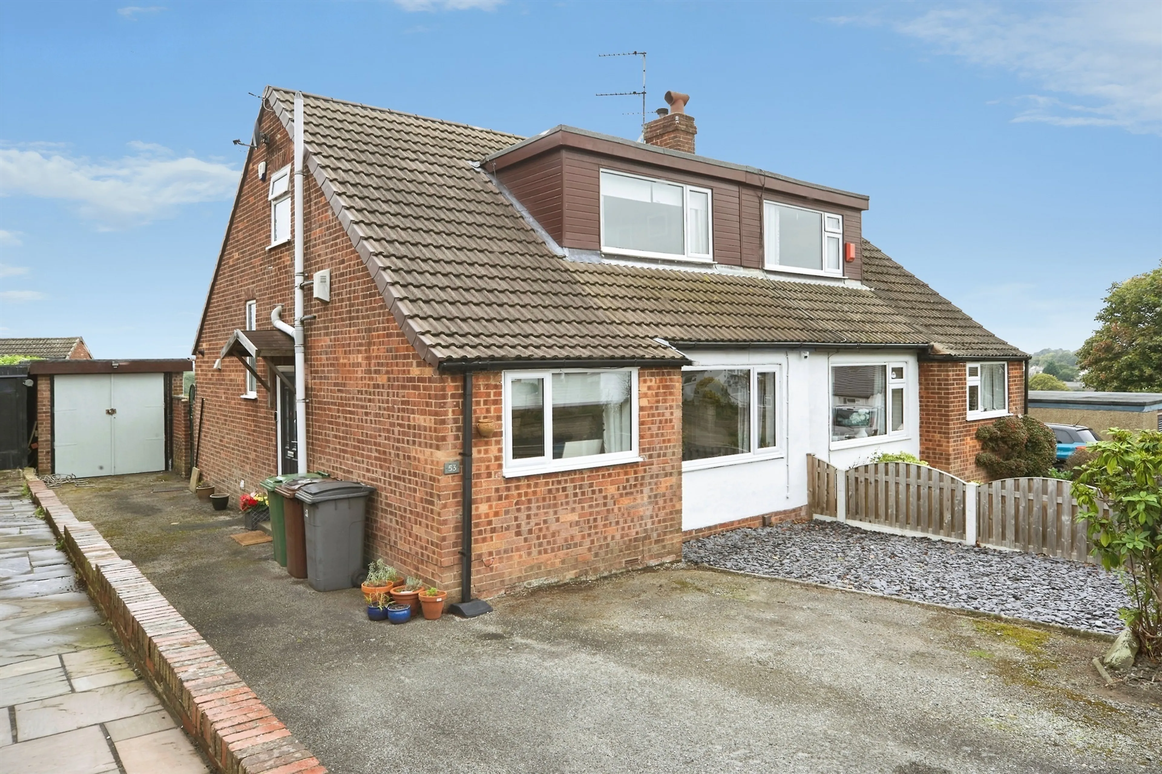 Property at Banksfield Crescent, Yeadon, Leeds