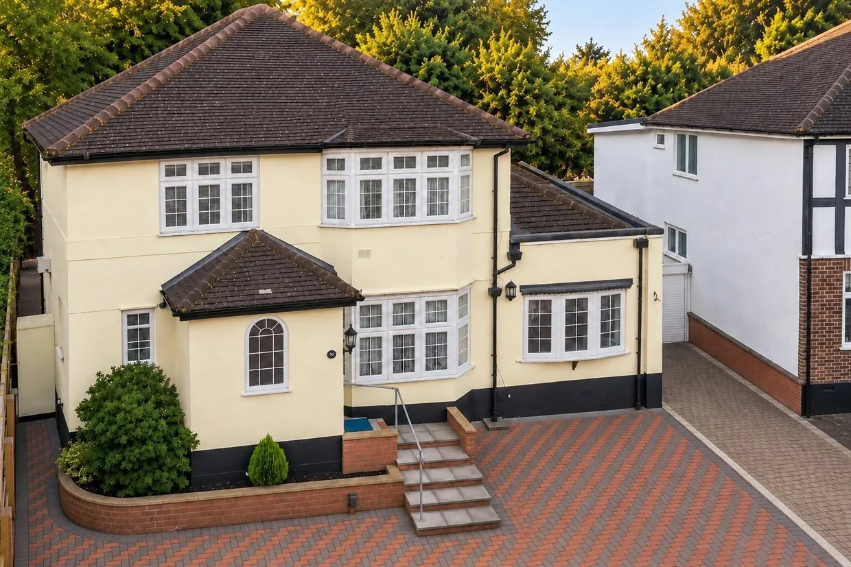 Brookdene Avenue, Watford, WD19 photo 1