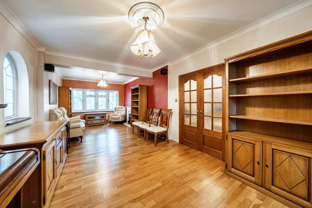 Brookdene Avenue, Watford, WD19 photo 2