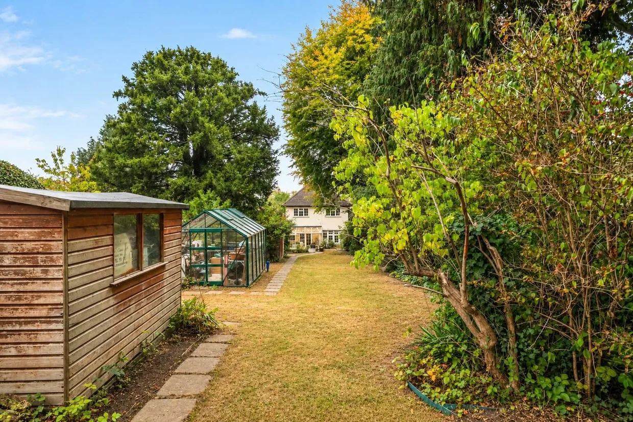 Brookdene Avenue, Watford, WD19 photo 4