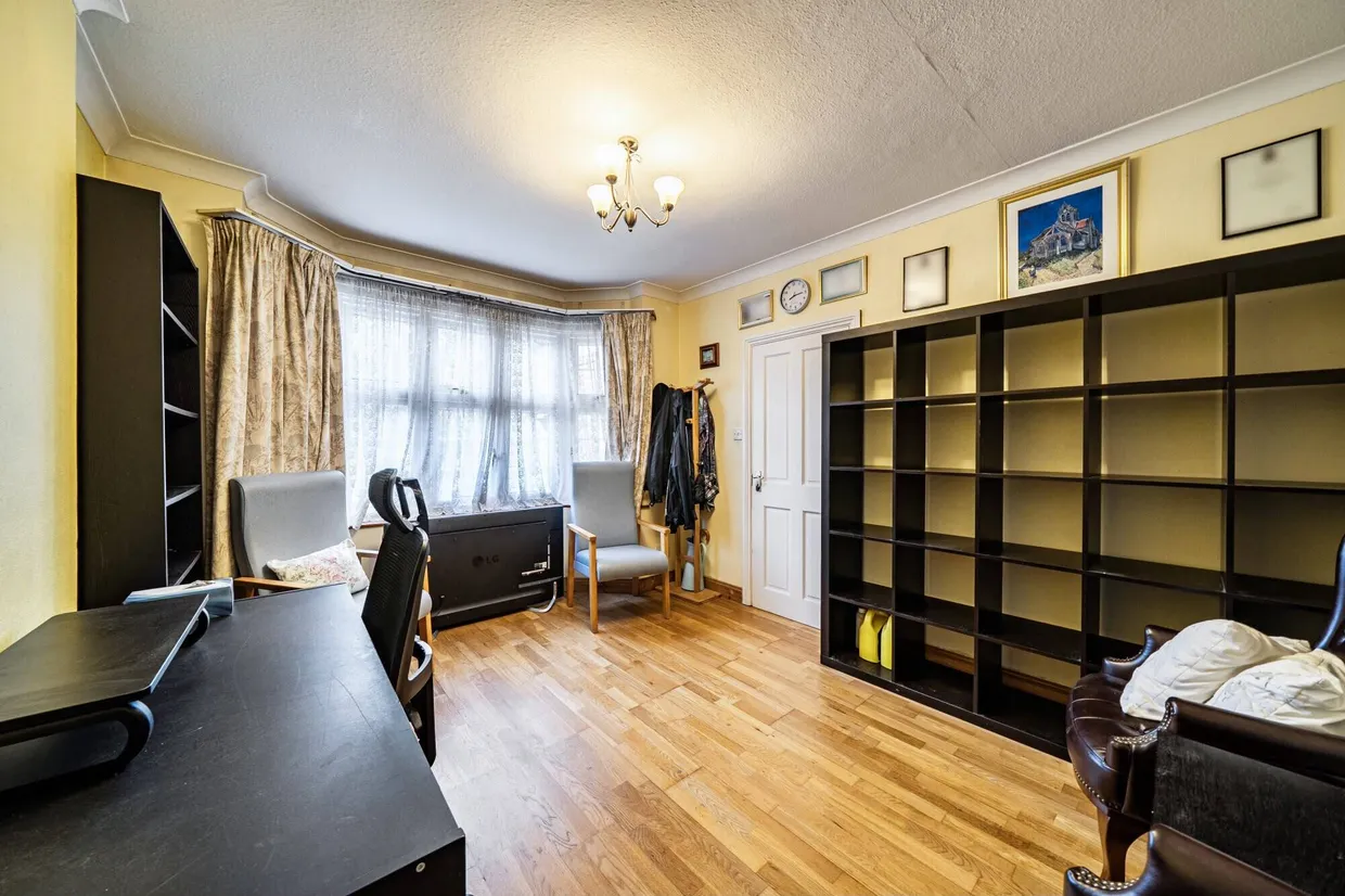 Brookdene Avenue, Watford, WD19 photo 9