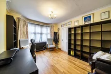 Brookdene Avenue, Watford, WD19 photo 9