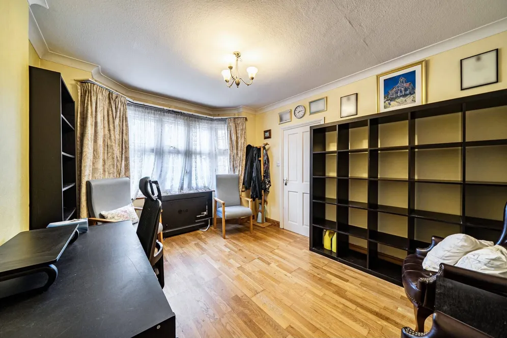Brookdene Avenue, Watford, WD19 photo 9