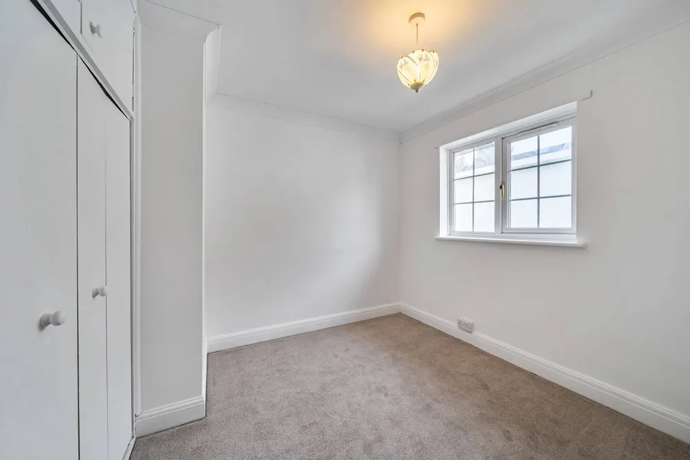 Brookdene Avenue, Watford, WD19 photo 13