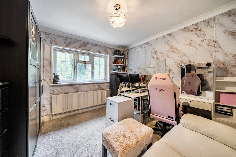 Brookdene Avenue, Watford, WD19 photo 14
