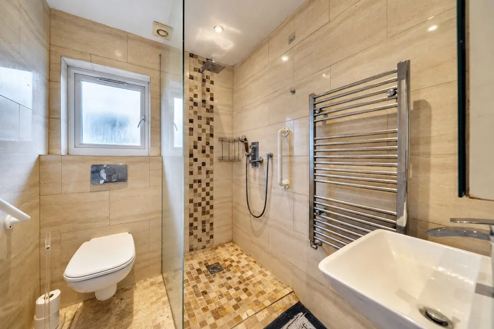 Brookdene Avenue, Watford, WD19 photo 17