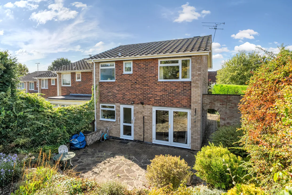 Bramble Close, Harpenden, AL5 photo 2