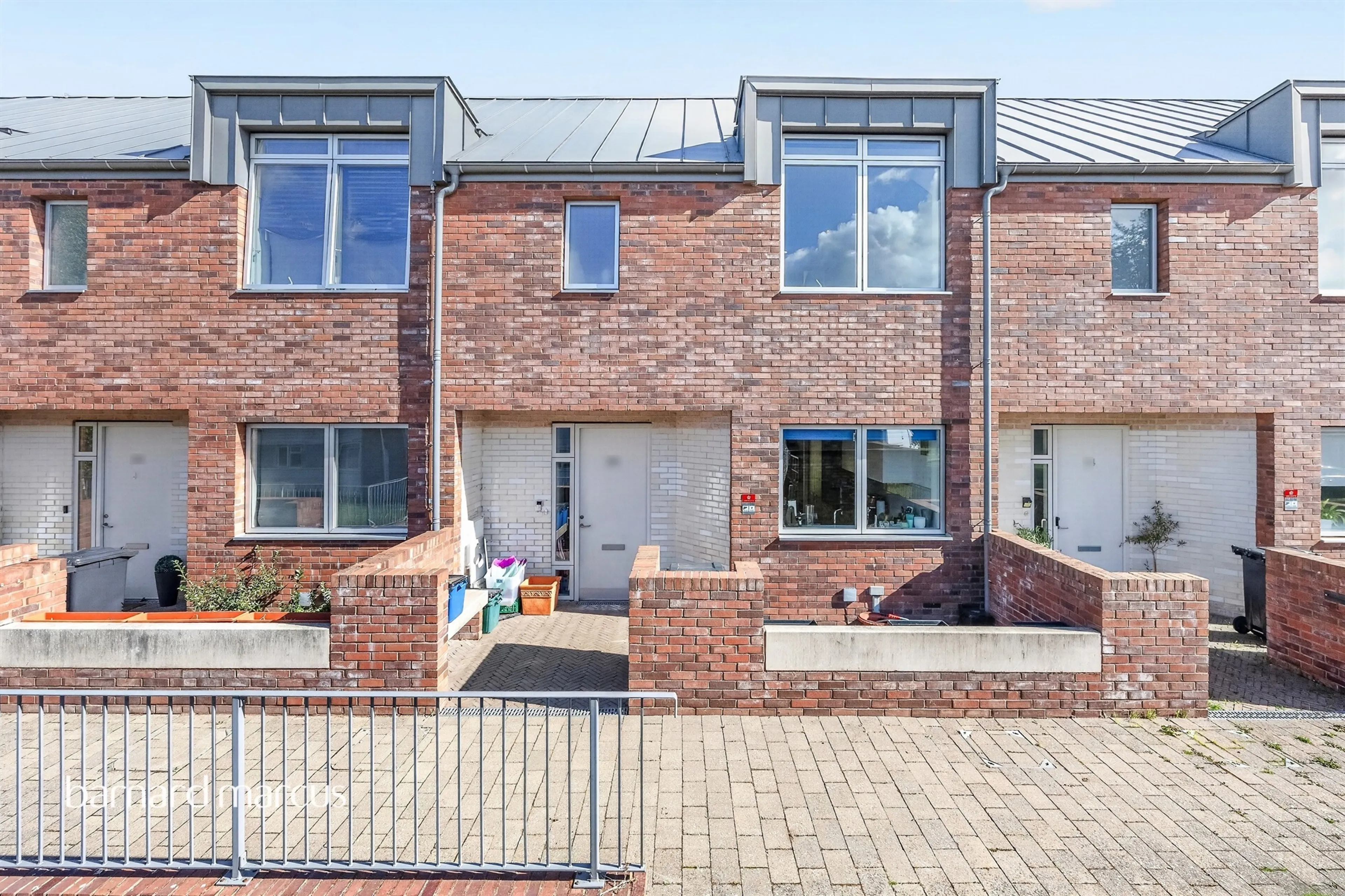 Property at Jutland Gardens, Coulsdon