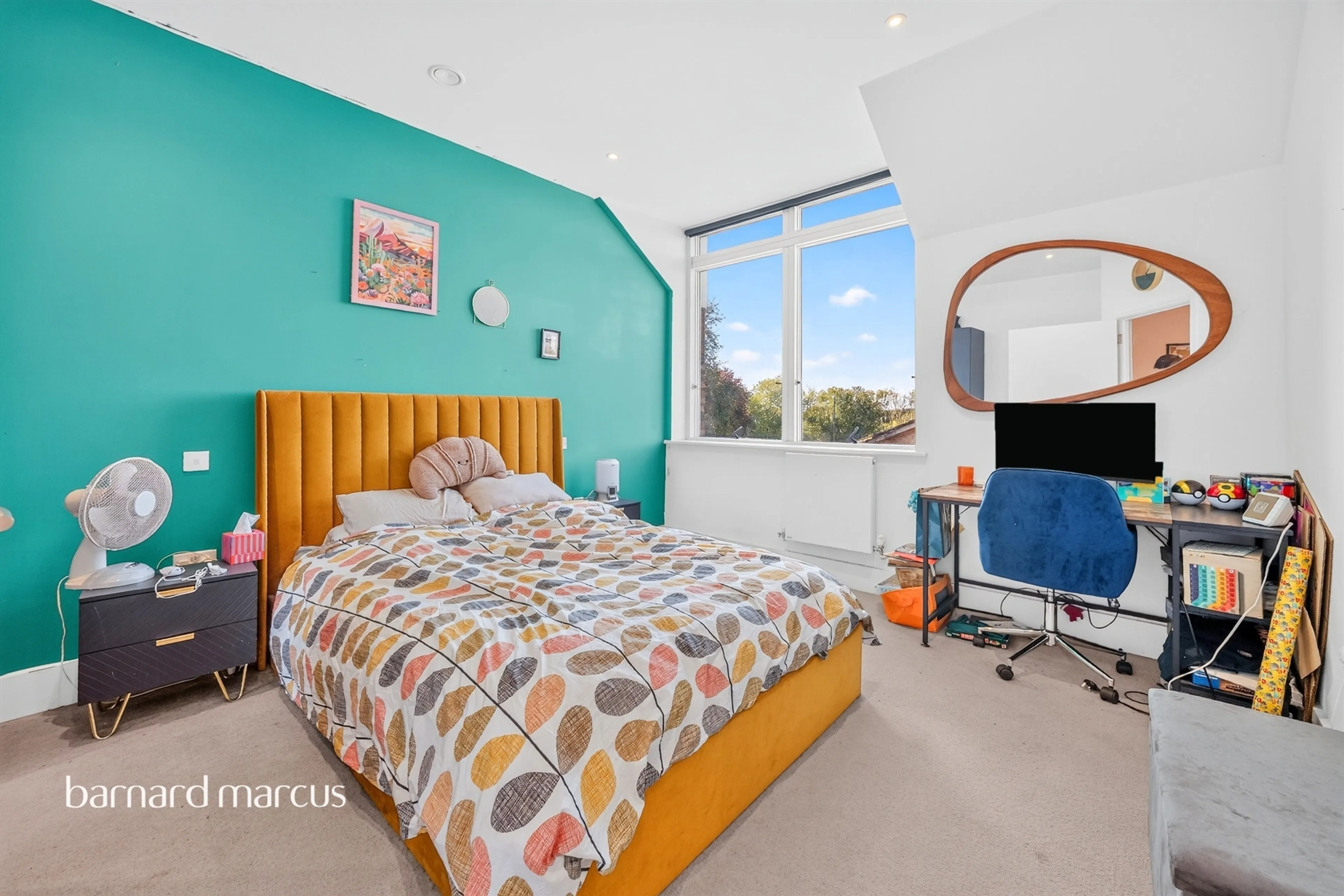 Property at Jutland Gardens, Coulsdon