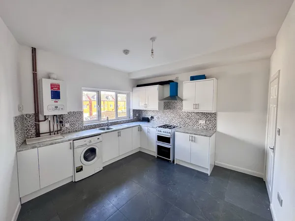Commercial Road, Bulwell, NG6