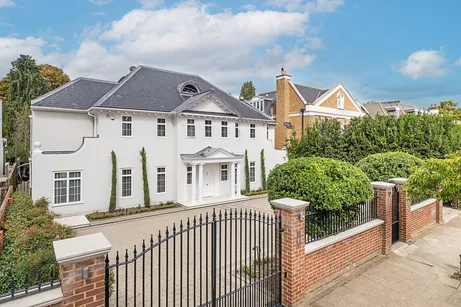 Roedean Crescent, London, SW15