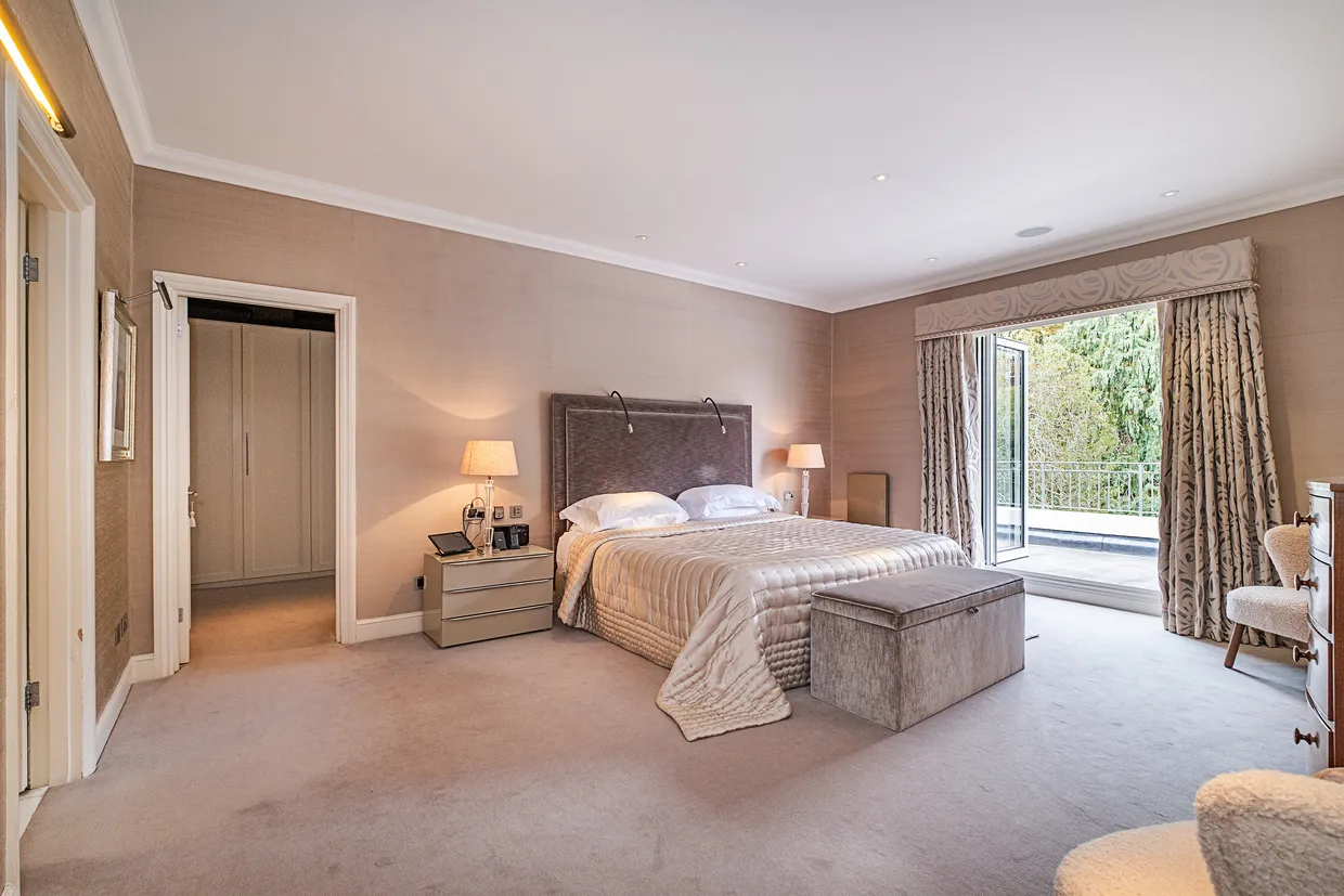 Roedean Crescent, London, SW15 photo 13