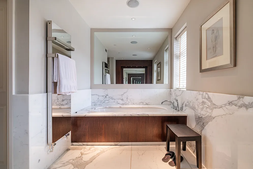 Roedean Crescent, London, SW15 photo 16