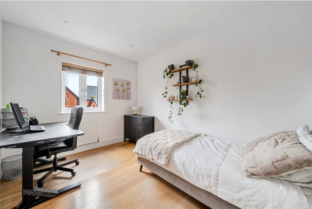 https://mr0.homeflow-assets.co.uk/files/photo/image/48650/7658/_x_/TOP260207_10.jpg