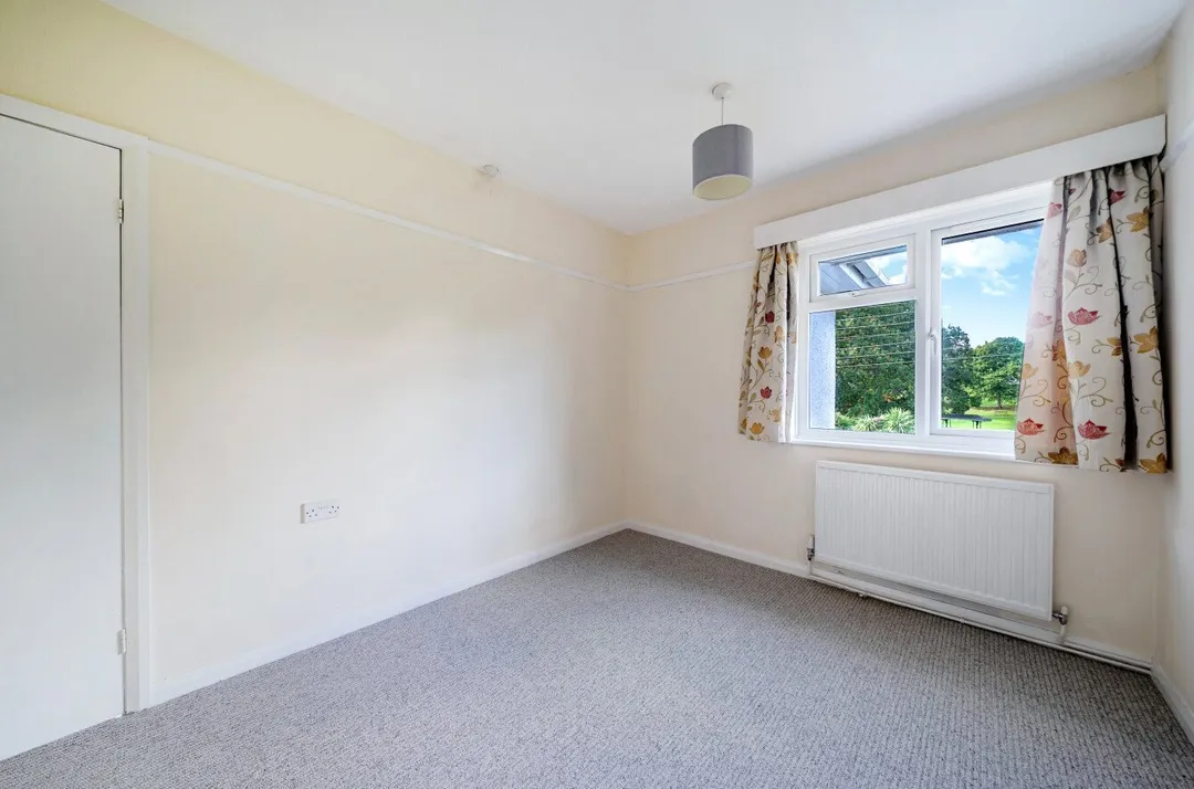 https://mr0.homeflow-assets.co.uk/files/photo/image/48651/2474/_x_/TOP260265_16.jpg