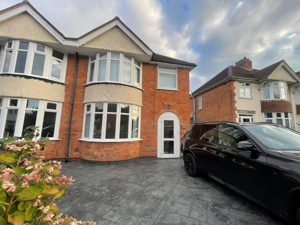 Dickins Road, Warwick