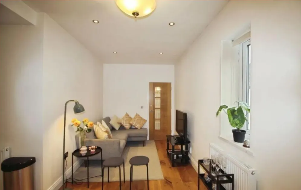Cranbourne Gardens London NW11 photo 2