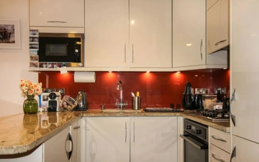 Cranbourne Gardens London NW11 photo 4