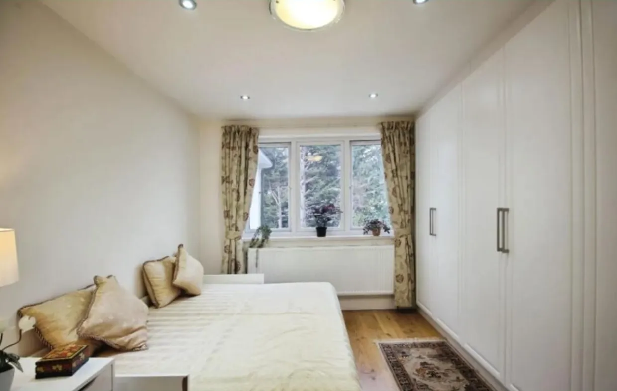 Cranbourne Gardens London NW11 photo 6