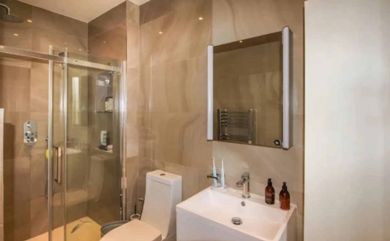 Cranbourne Gardens London NW11 photo 7