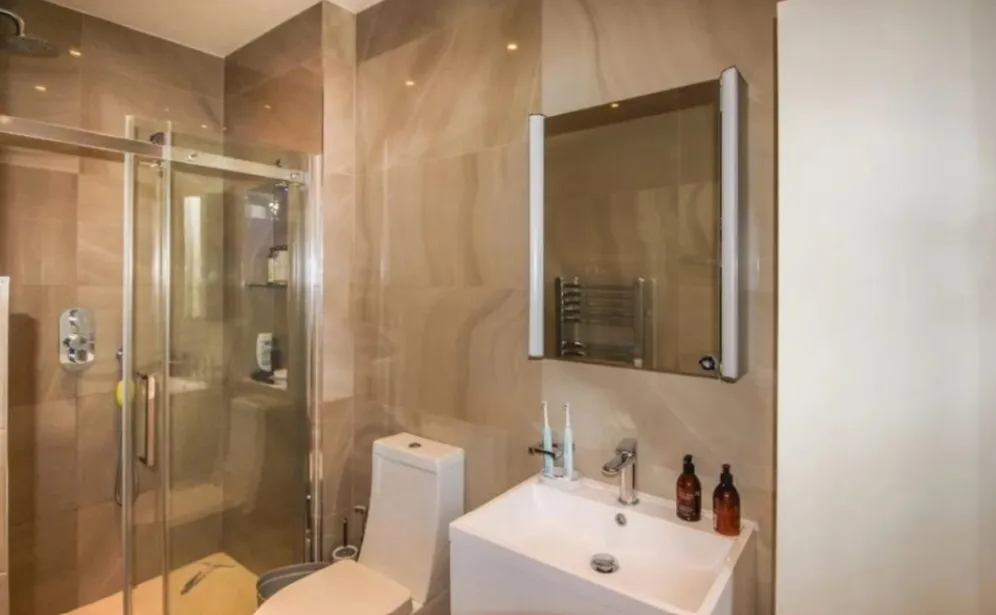 Cranbourne Gardens London NW11 photo 7