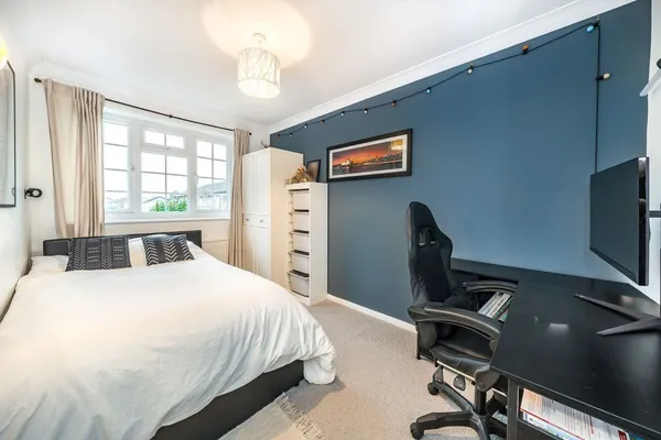 Dunsmore Road, Walton-on-thames, KT12 photo 6