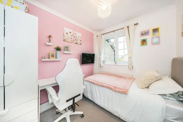 Dunsmore Road, Walton-on-thames, KT12 photo 7