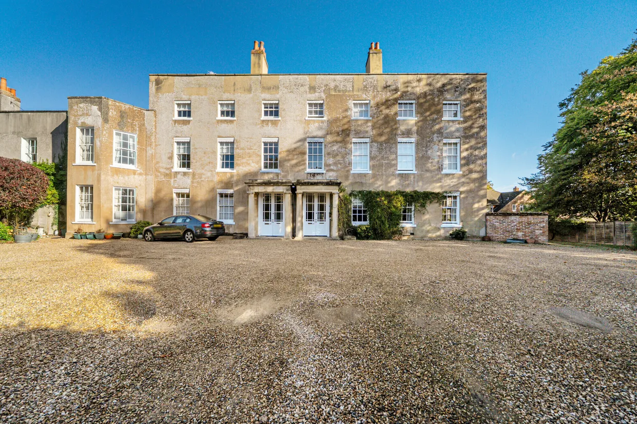 Old Bath Road, Newbury, RG14 photo 1