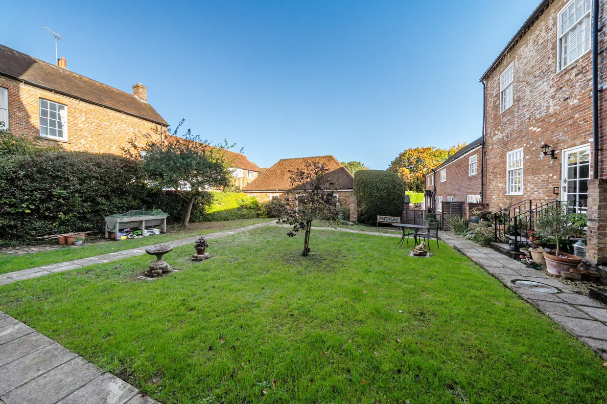 Old Bath Road, Newbury, RG14 photo 15